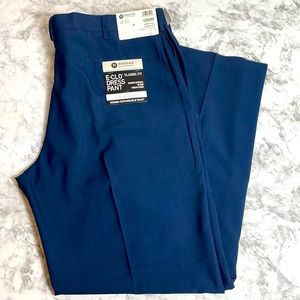 Men’s size 42x32 Hagger classic fit E-Clo Dress Pants.Blue Expandable waste band